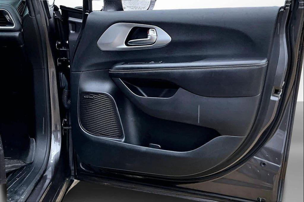 used 2019 Chrysler Pacifica Hybrid car, priced at $13,350