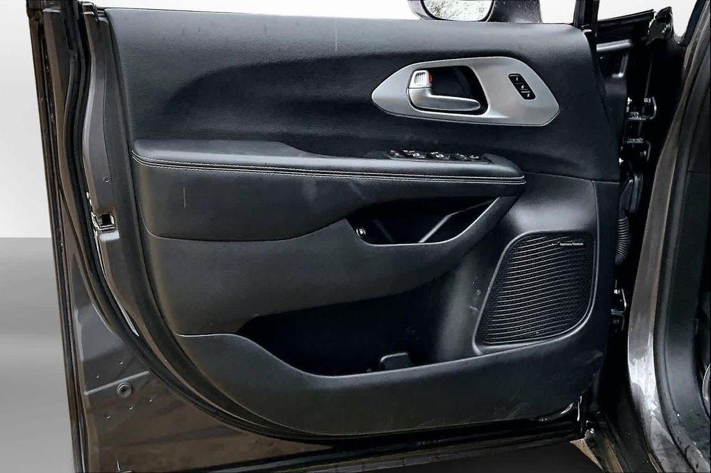 used 2019 Chrysler Pacifica Hybrid car, priced at $13,350