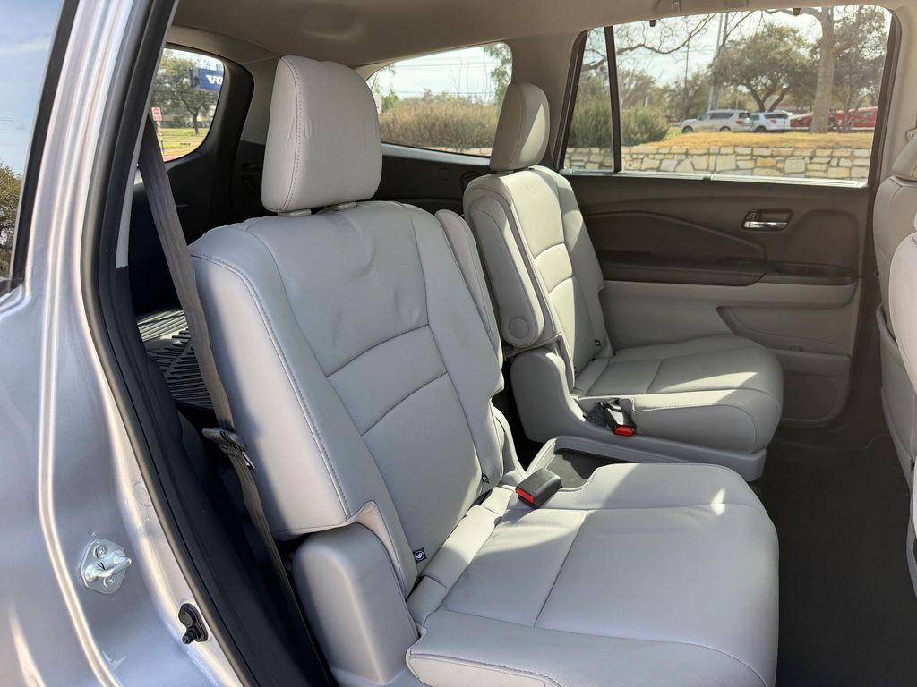 used 2021 Honda Pilot car, priced at $31,900