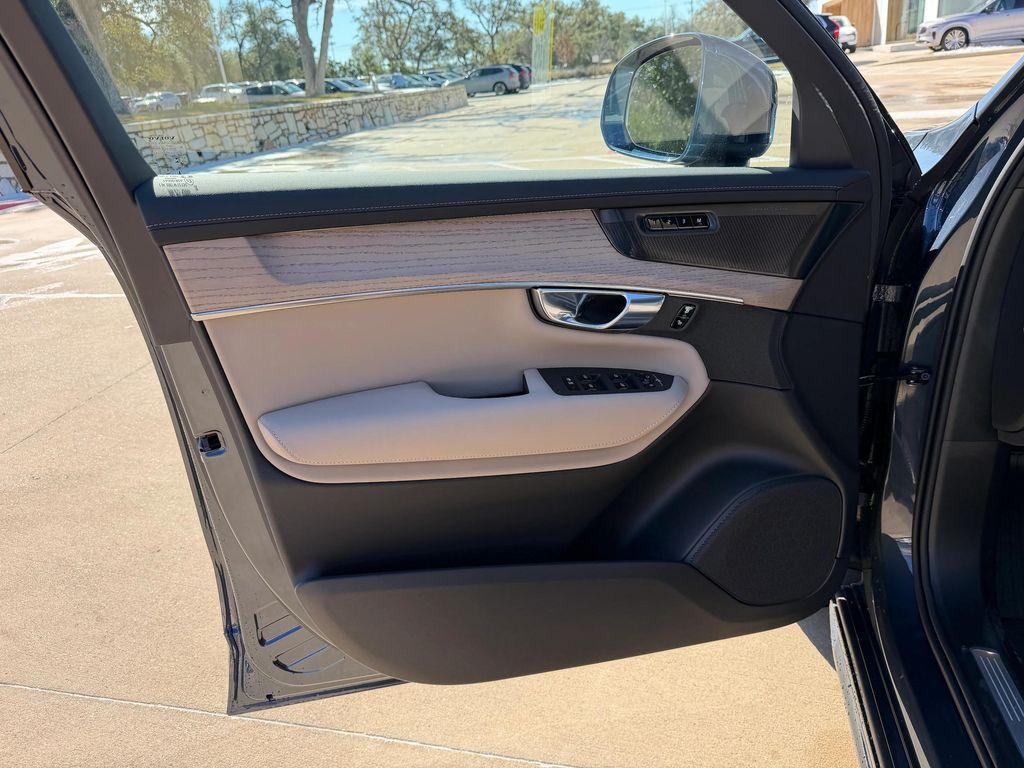 new 2026 Volvo XC90 Plug-In Hybrid car, priced at $85,745