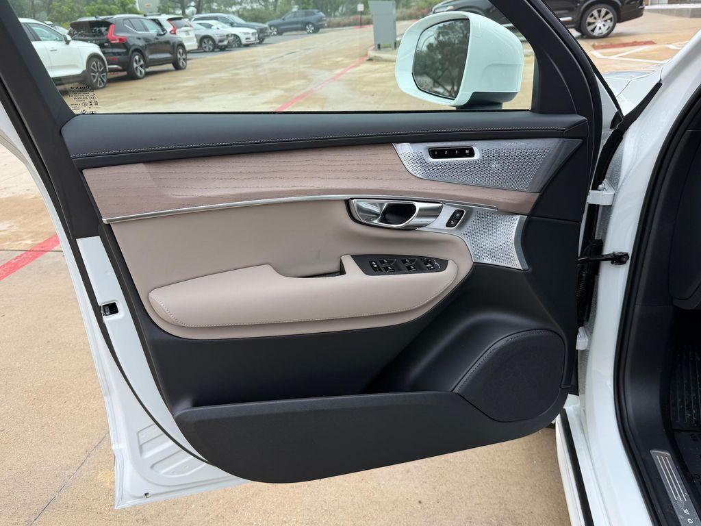 new 2026 Volvo XC90 Plug-In Hybrid car, priced at $96,205