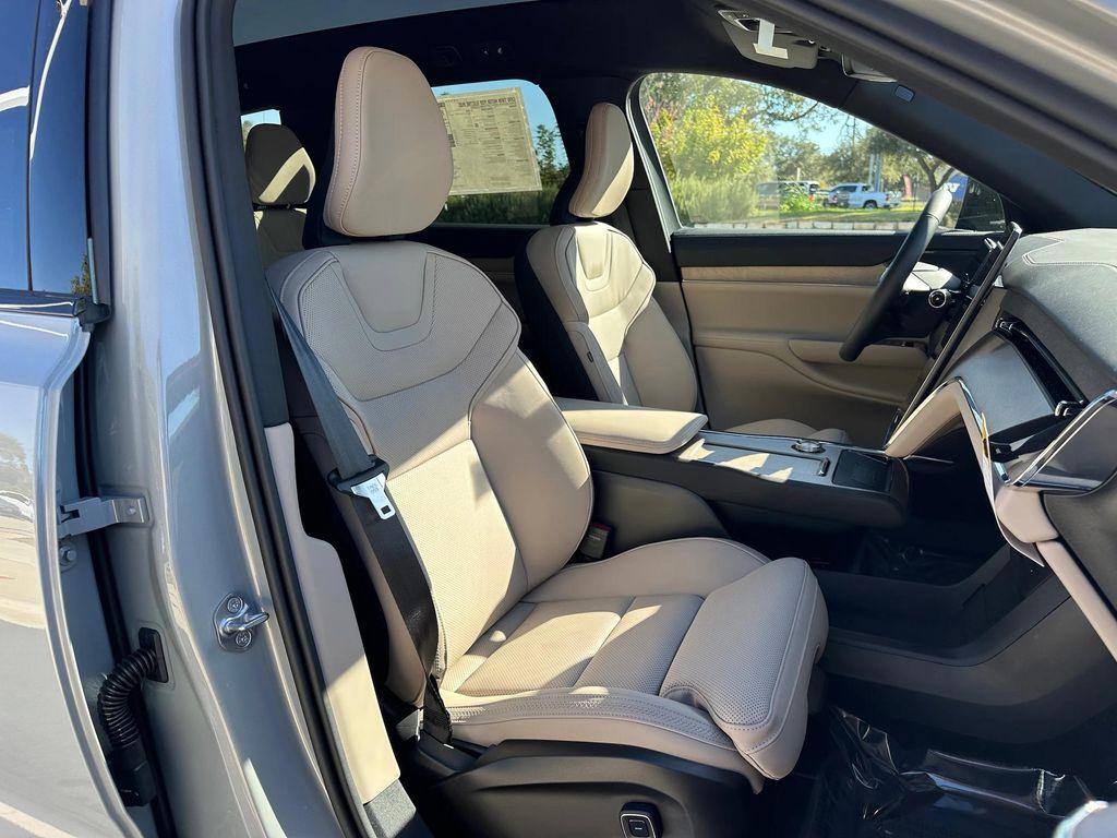 new 2025 Volvo EX90 car, priced at $90,135