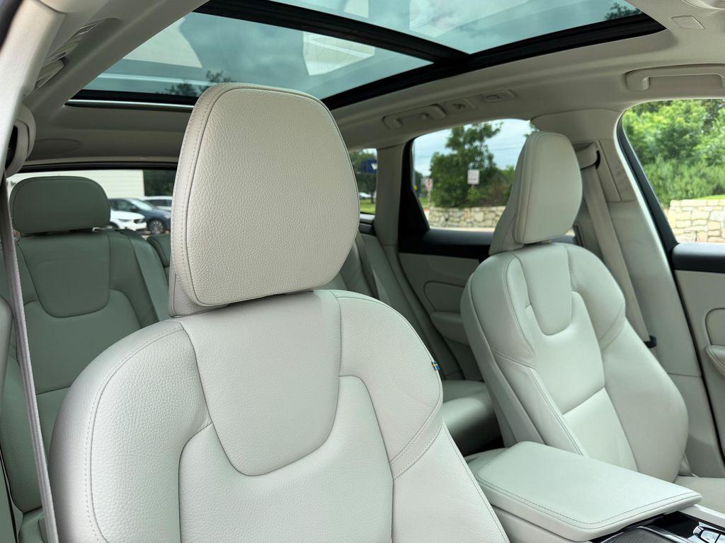 used 2023 Volvo XC60 car, priced at $35,224