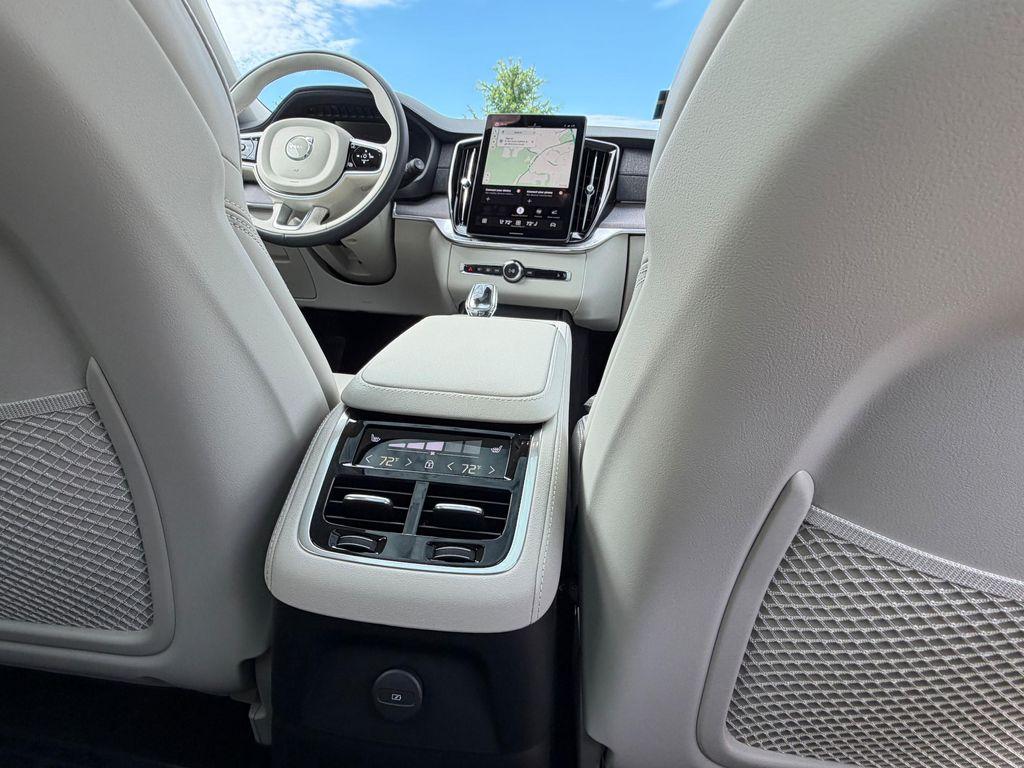 new 2026 Volvo XC90 Plug-In Hybrid car, priced at $86,215