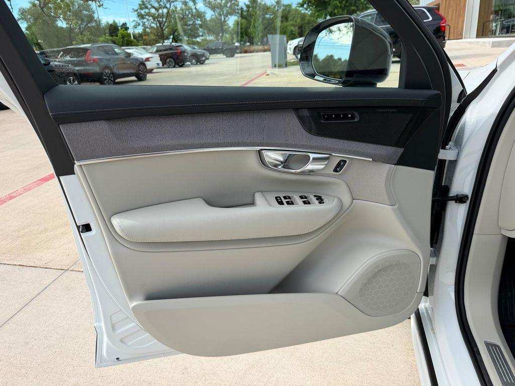 new 2026 Volvo XC90 Plug-In Hybrid car, priced at $86,215