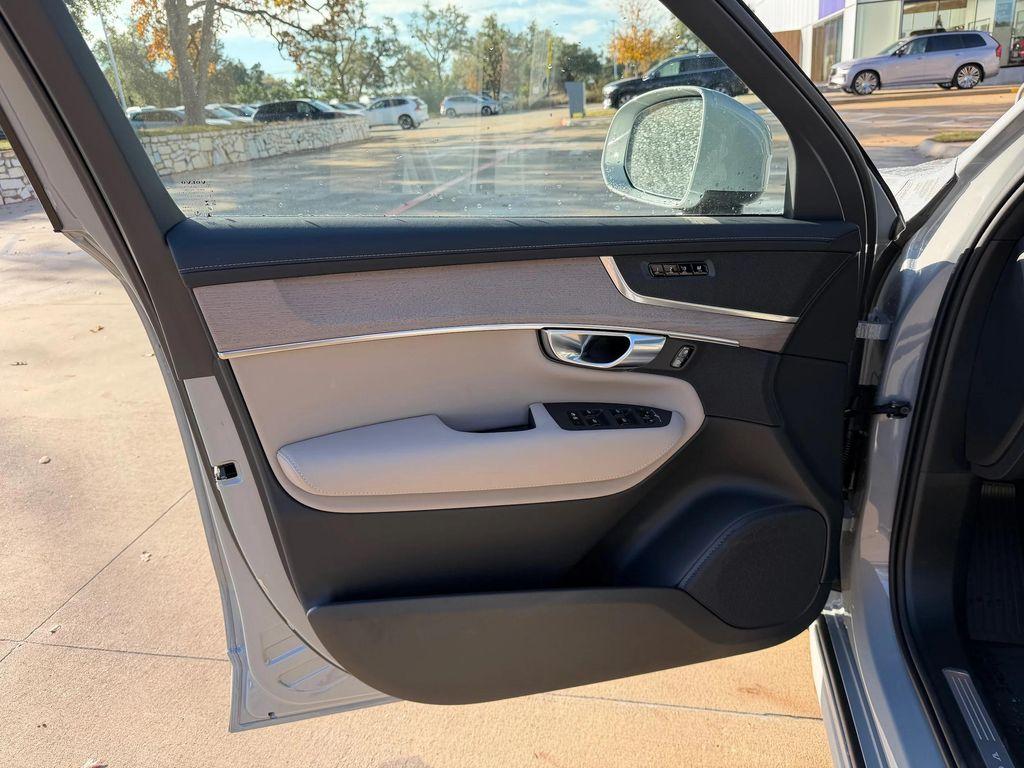 new 2026 Volvo XC90 Plug-In Hybrid car, priced at $83,090