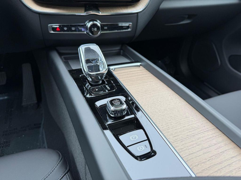 new 2026 Volvo XC60 Plug-In Hybrid car, priced at $70,430