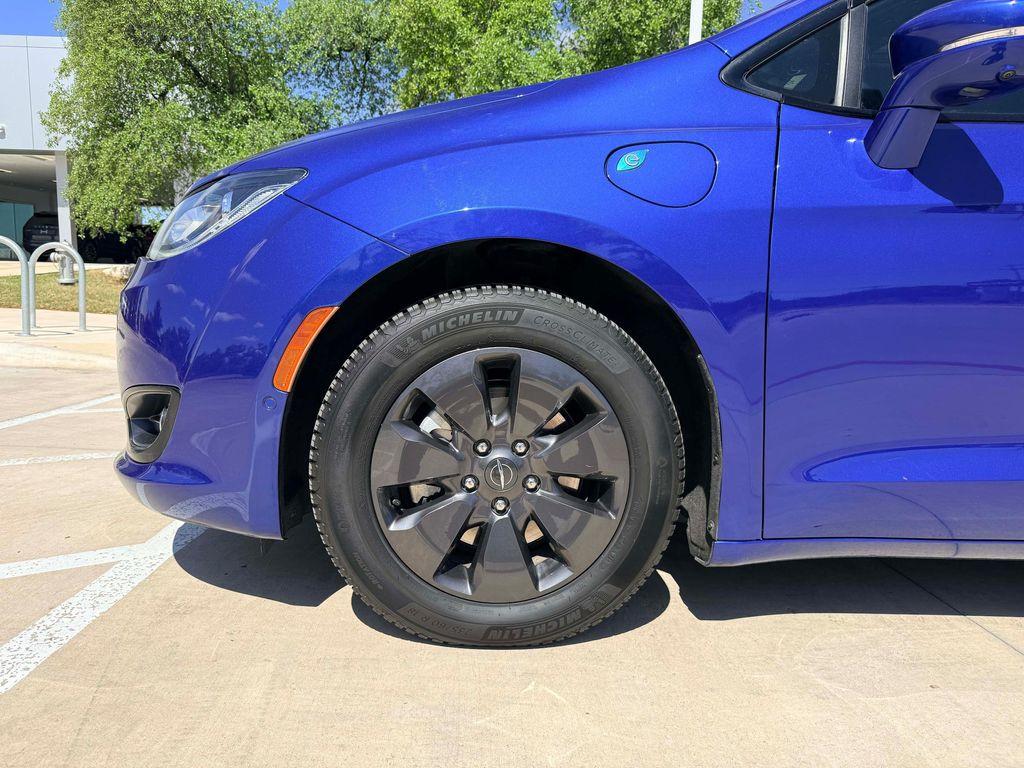 used 2020 Chrysler Pacifica Hybrid car, priced at $20,900