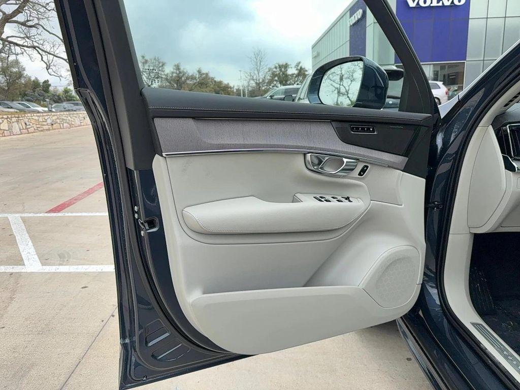 new 2026 Volvo XC90 car, priced at $75,270