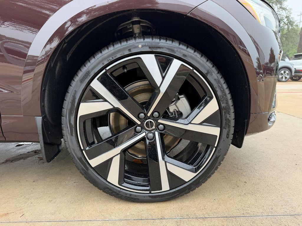 new 2026 Volvo XC60 Plug-In Hybrid car, priced at $85,625