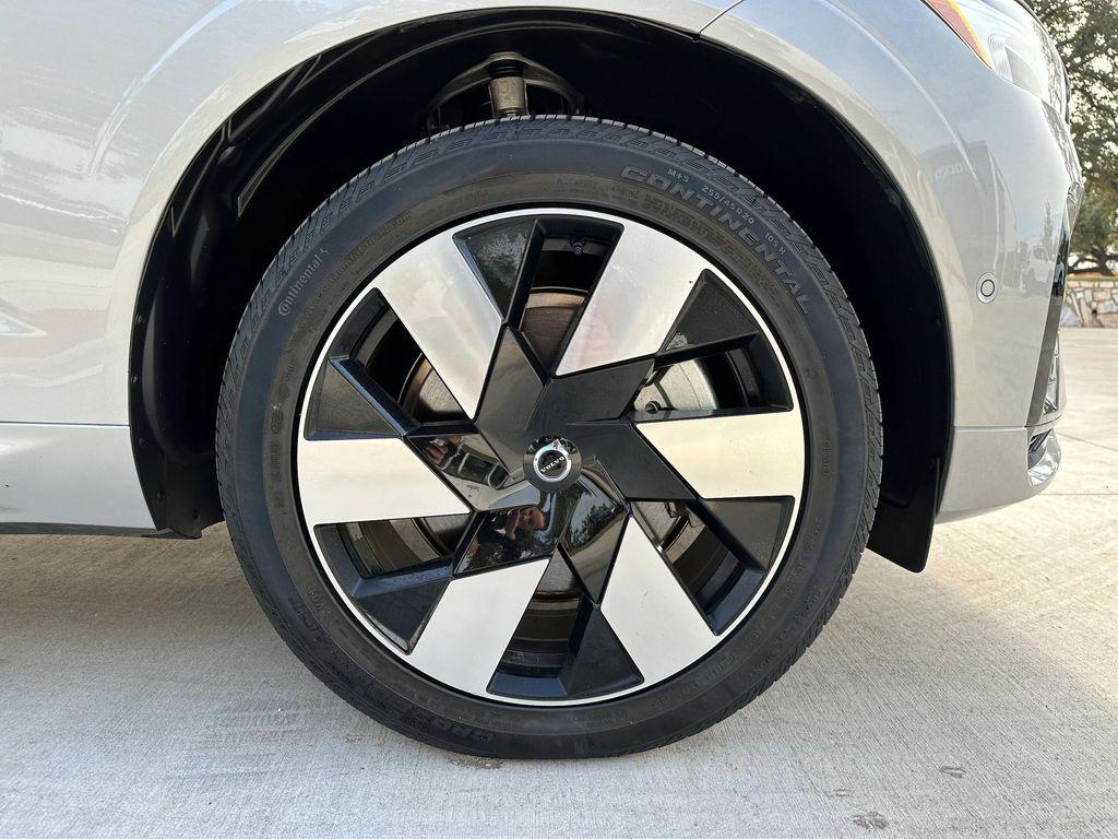 used 2024 Volvo XC60 Recharge Plug-In Hybrid car, priced at $53,625