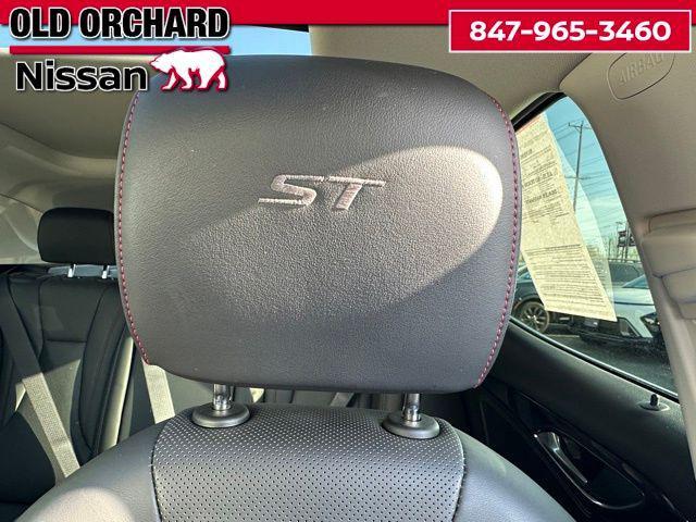 used 2023 Buick Envision car, priced at $25,635
