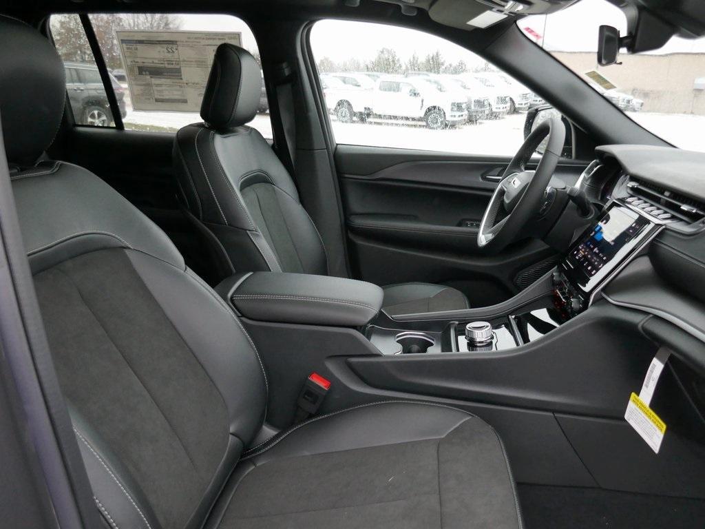 new 2025 Jeep Grand Cherokee car, priced at $39,611