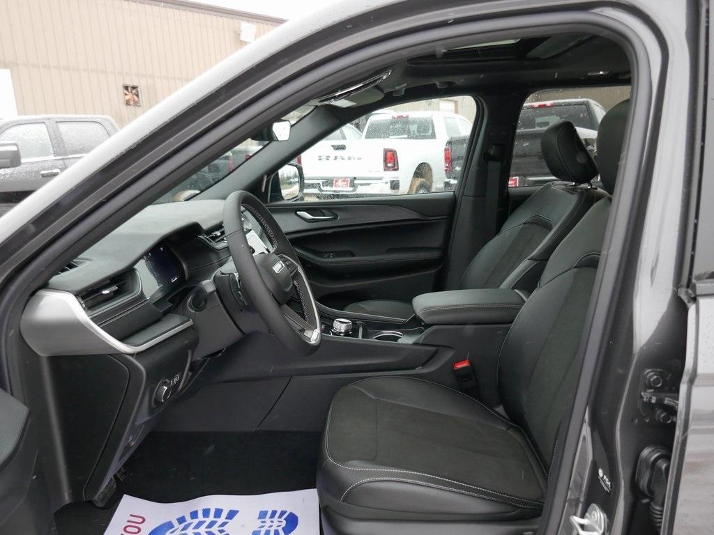 new 2025 Jeep Grand Cherokee car, priced at $39,611