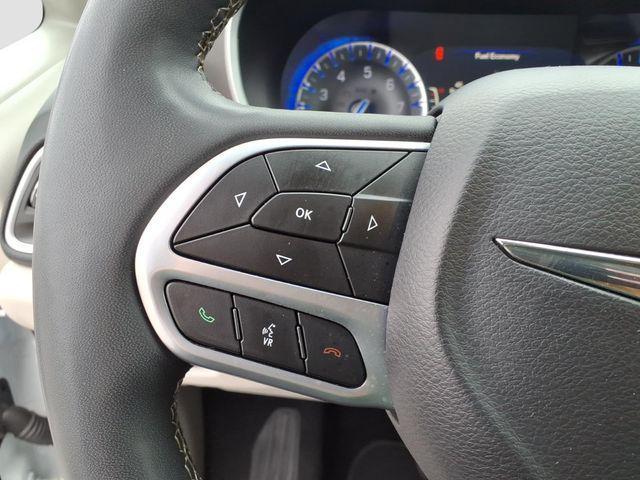 used 2024 Chrysler Pacifica car, priced at $27,294