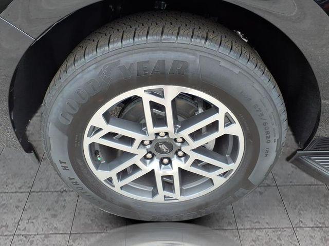 new 2025 Ford Expedition car, priced at $68,680