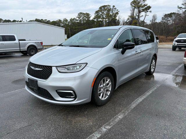 used 2024 Chrysler Pacifica car, priced at $28,987