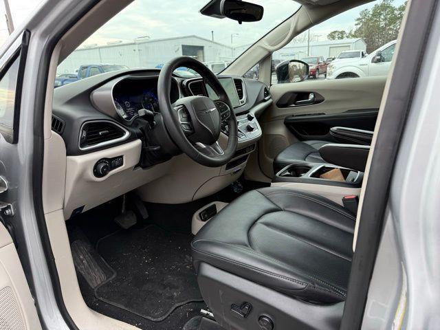 used 2024 Chrysler Pacifica car, priced at $28,987