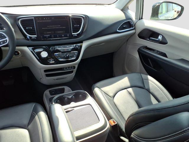 used 2024 Chrysler Pacifica car, priced at $27,996