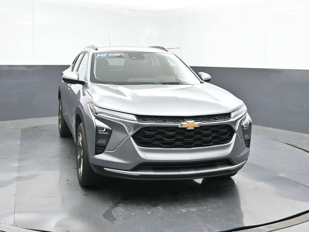 used 2025 Chevrolet Trax car, priced at $19,498