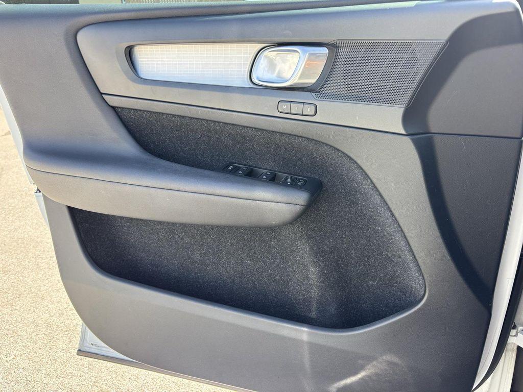 used 2020 Volvo XC40 car, priced at $20,027