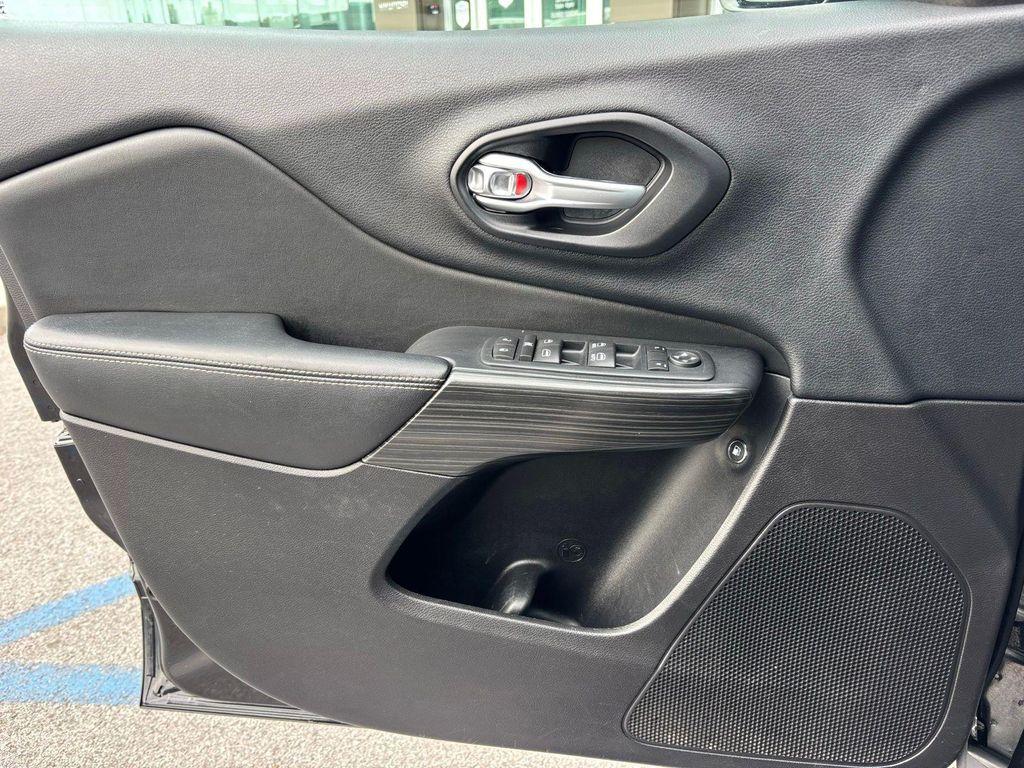 used 2016 Jeep Cherokee car, priced at $6,090