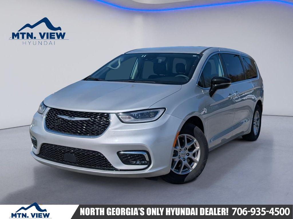 used 2024 Chrysler Pacifica car, priced at $29,409