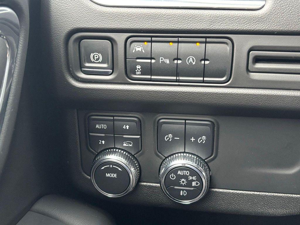 used 2024 GMC Yukon car, priced at $50,412