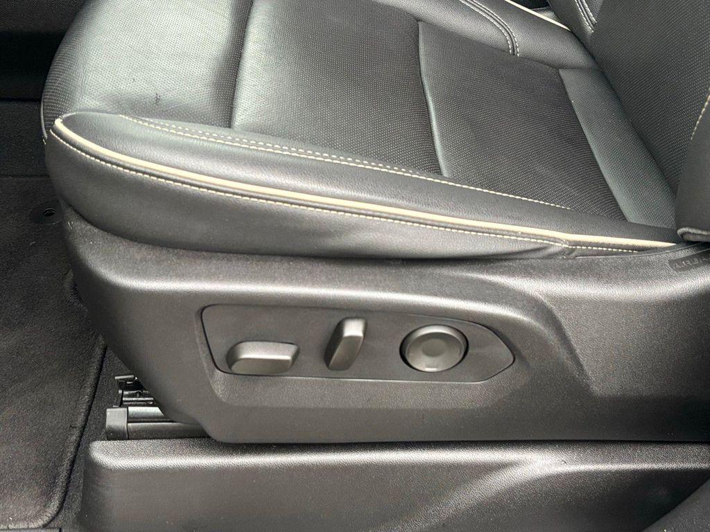 used 2024 GMC Yukon car, priced at $50,412
