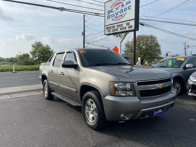 used 2008 Chevrolet Avalanche car, priced at $12,900