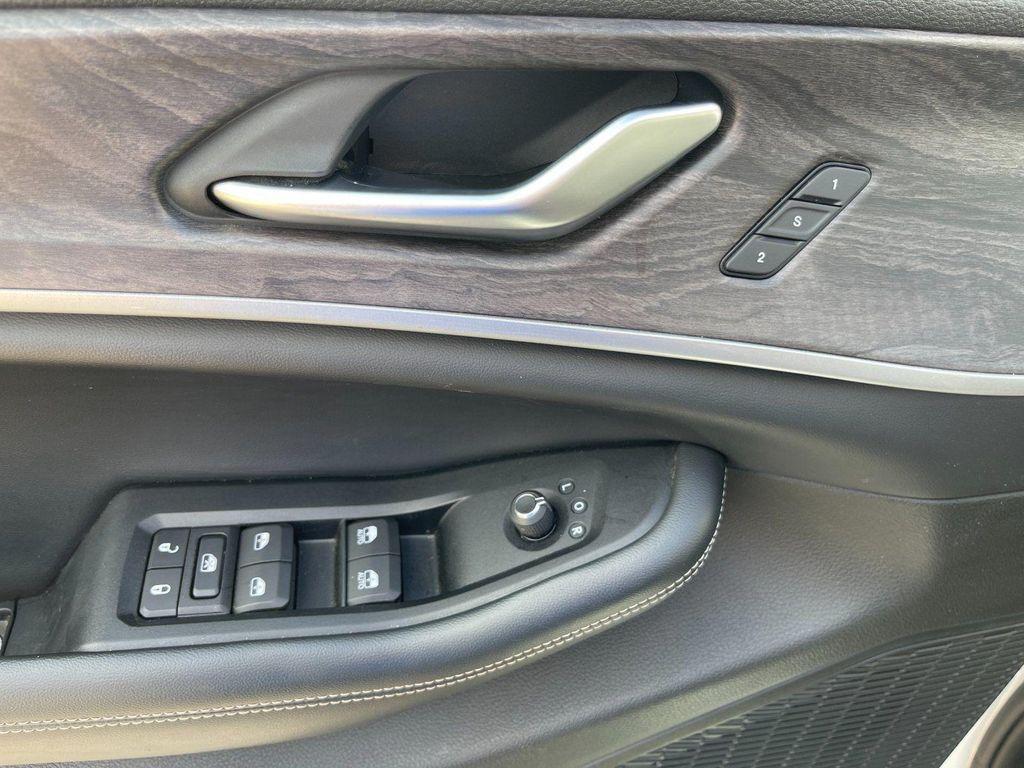 used 2023 Jeep Grand Cherokee car, priced at $25,651