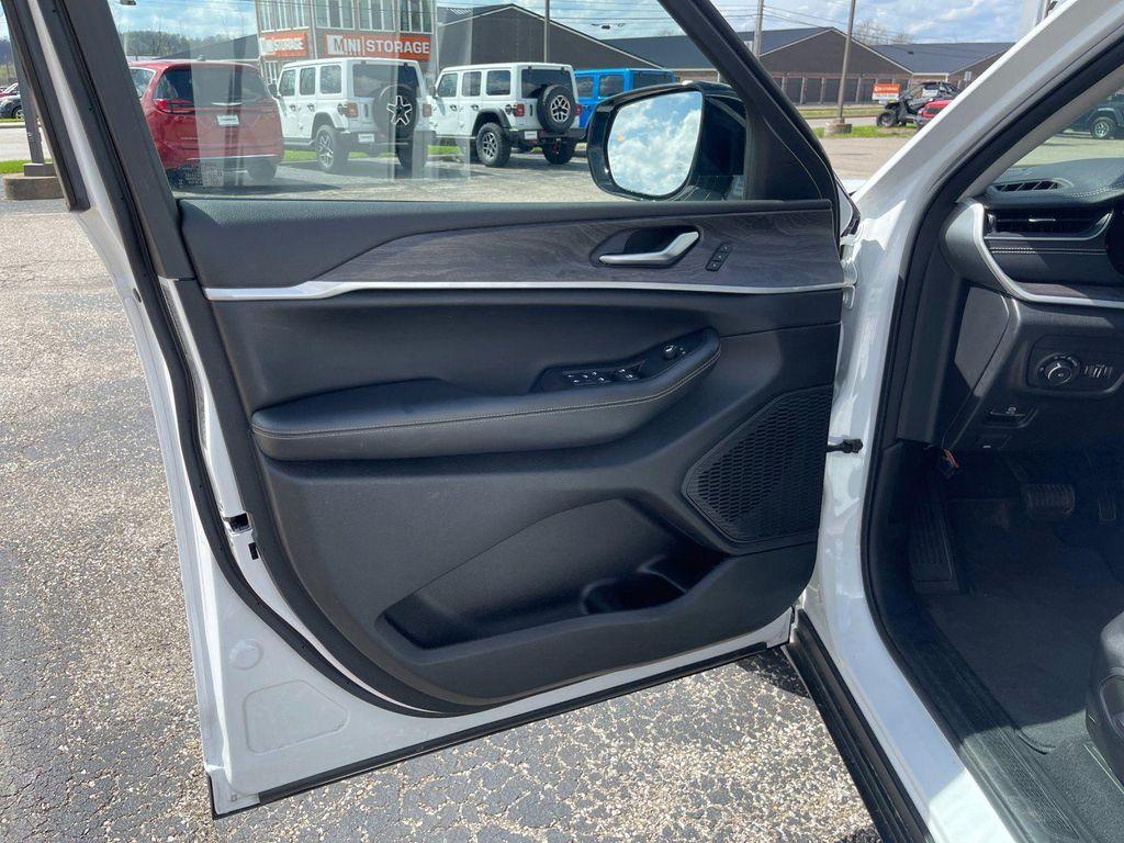 used 2023 Jeep Grand Cherokee car, priced at $25,651