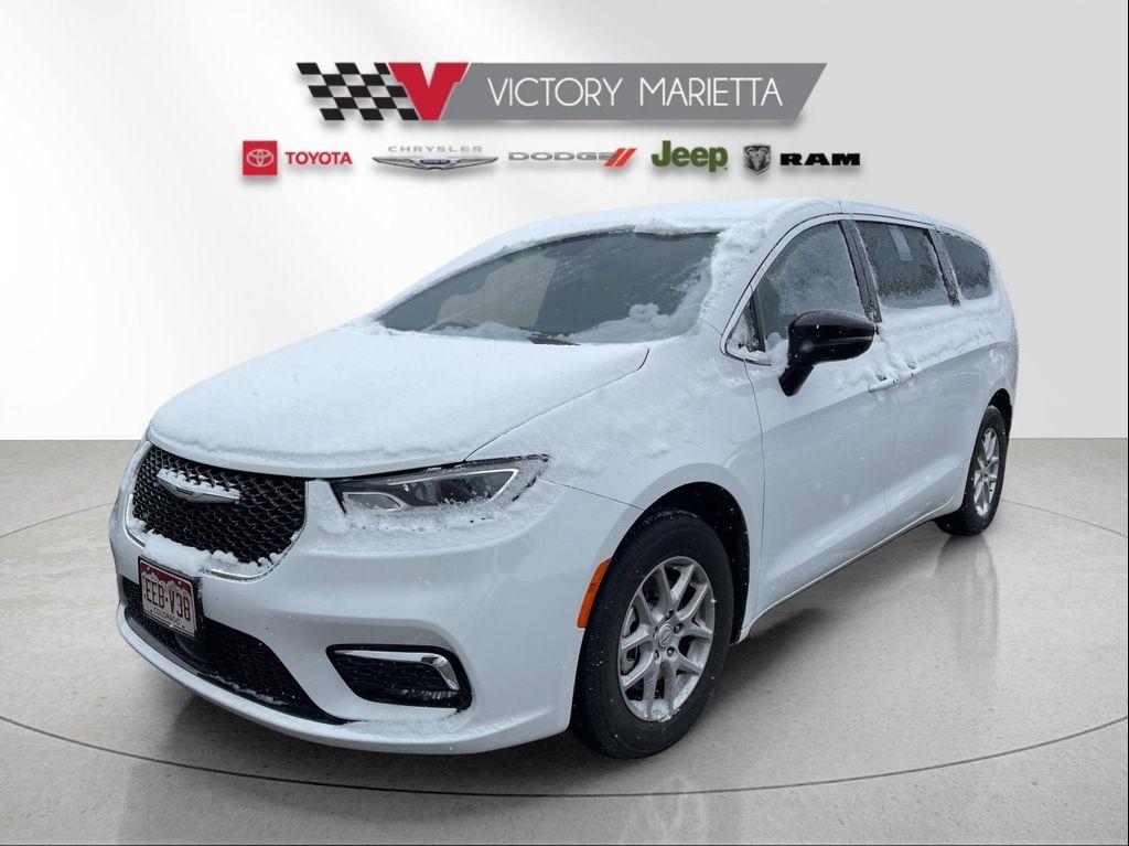 used 2025 Chrysler Pacifica car, priced at $32,549