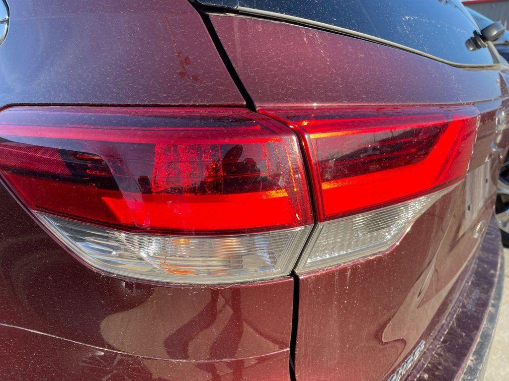 used 2019 Toyota Highlander car, priced at $23,009