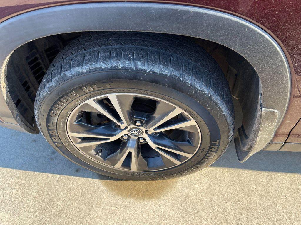 used 2019 Toyota Highlander car, priced at $23,009