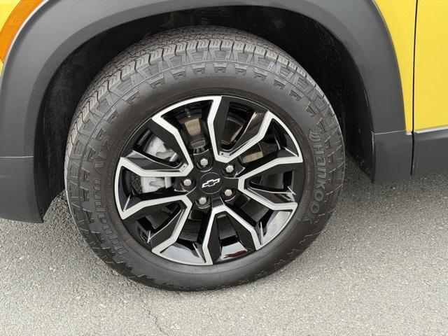 used 2025 Chevrolet TrailBlazer car, priced at $29,076
