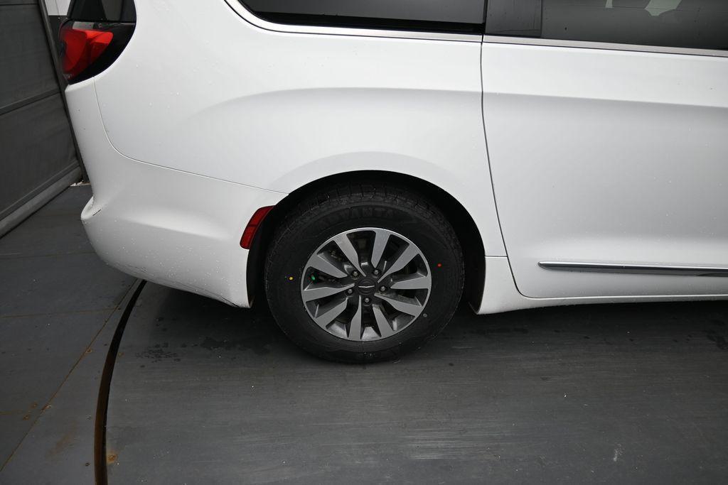 used 2023 Chrysler Pacifica Hybrid car