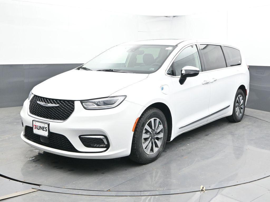 used 2023 Chrysler Pacifica Hybrid car, priced at $28,181