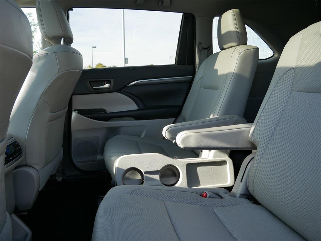 2019 Predawn Gray Mica Toyota Highlander