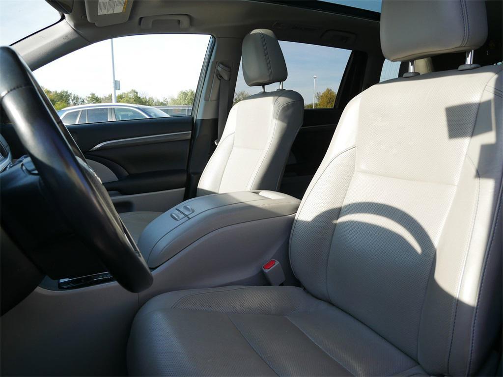 2019 Predawn Gray Mica Toyota Highlander