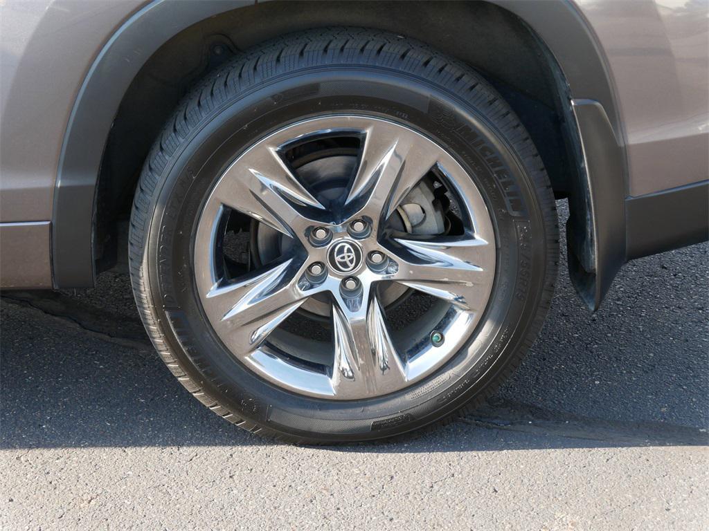 2019 Predawn Gray Mica Toyota Highlander