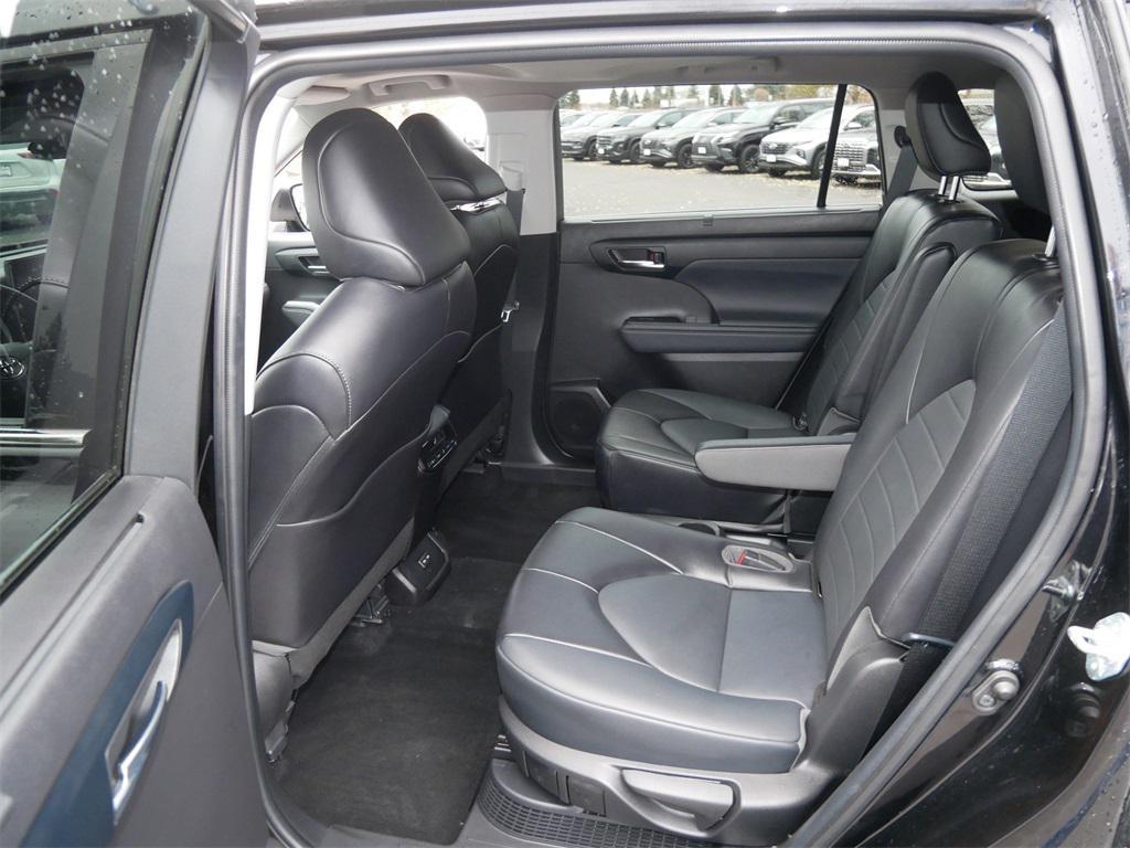 used 2022 Toyota Highlander Hybrid car, priced at $37,499