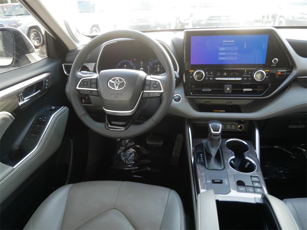used 2023 Toyota Highlander Hybrid car, priced at $45,299