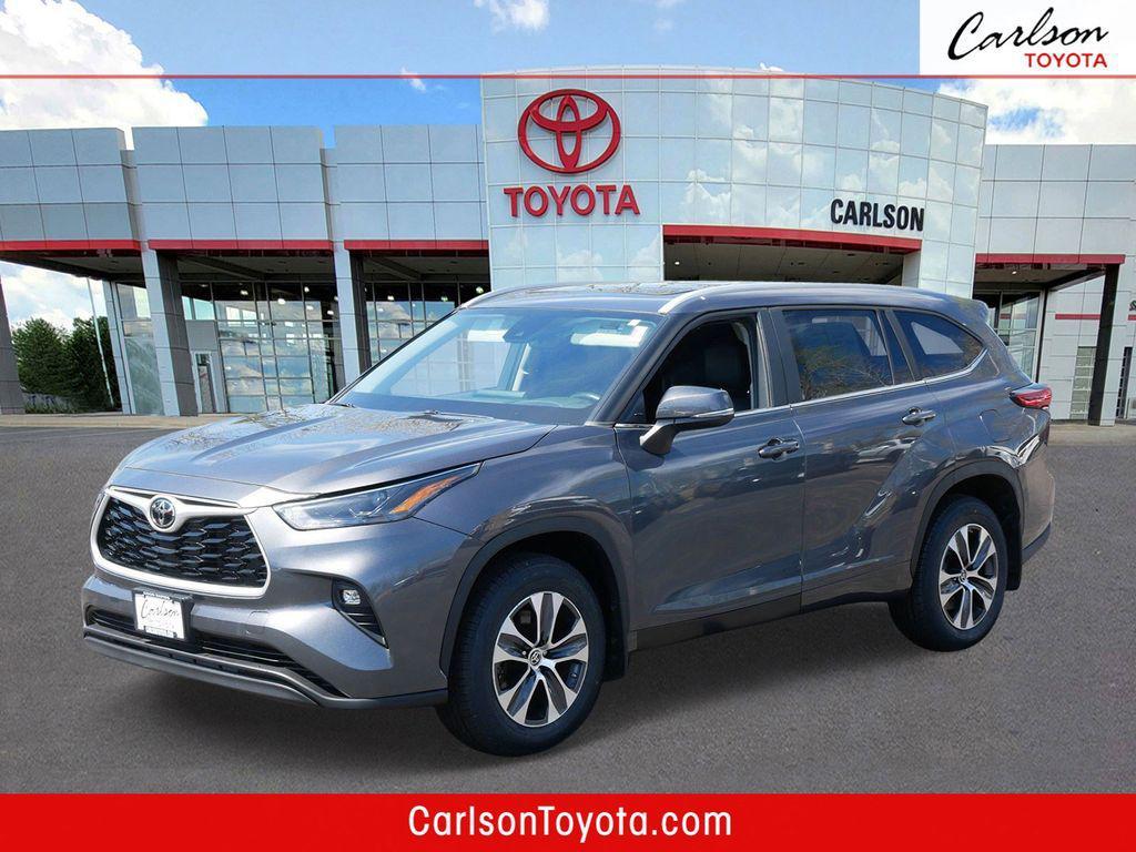 used 2023 Toyota Highlander car, priced at $39,998