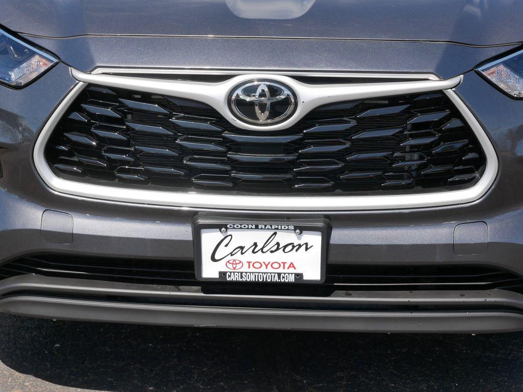 used 2023 Toyota Highlander car, priced at $39,998