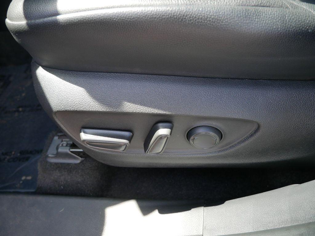 used 2023 Toyota Highlander car, priced at $39,998