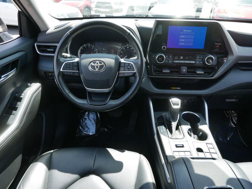 used 2023 Toyota Highlander car, priced at $39,998