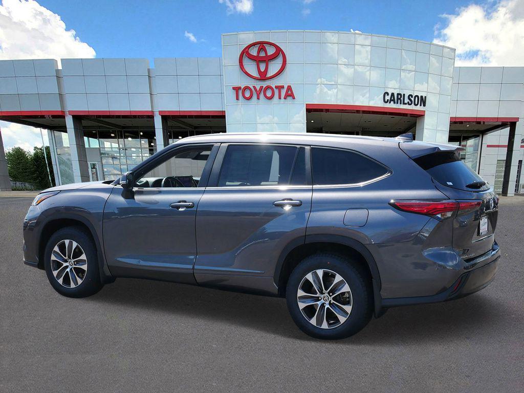 used 2023 Toyota Highlander car, priced at $39,998