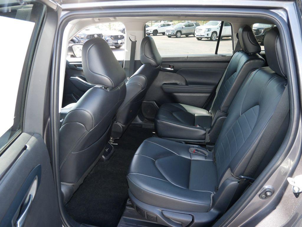used 2023 Toyota Highlander car, priced at $39,998