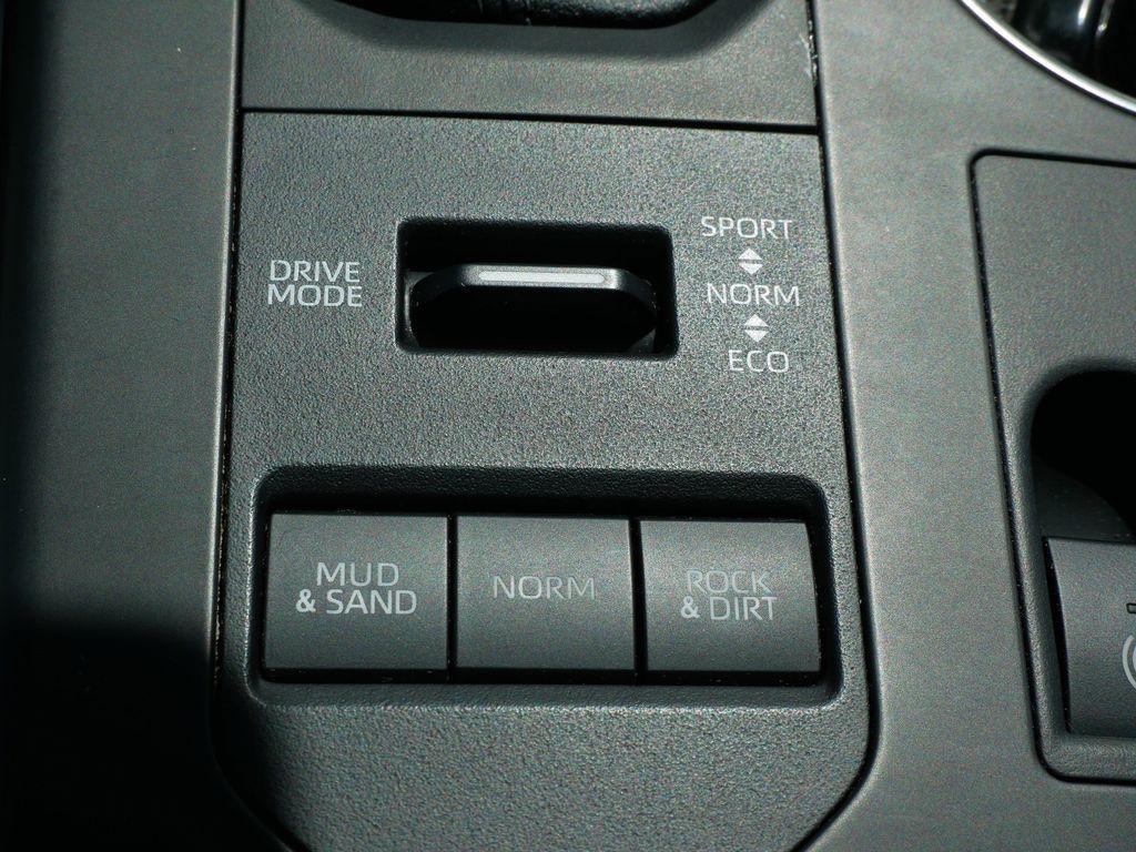 used 2023 Toyota Highlander car, priced at $39,998